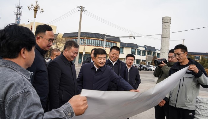 肅州區(qū)委副書記、區(qū)長宋濟民調(diào)研生態(tài)公司酒泉火車站站房改造提升項目復工復產(chǎn)情況