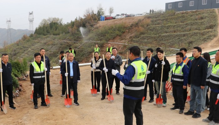 同心共繪生態(tài)圖丨甘肅建投生態(tài)公司多支部聯(lián)合開展秋季植樹行動(dòng)賦能蘭州南北兩山生態(tài)建設(shè)